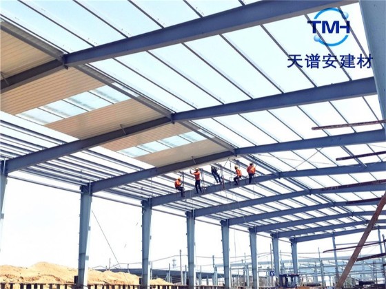 佛山市天譜安鋼結(jié)構(gòu)工程廠家 成立于2008年， 是一家致力于鋼結(jié)構(gòu)設計、生產(chǎn)、施工和造價咨詢的綜合性鋼結(jié)構(gòu)加工企業(yè) ，可提供全套鋼結(jié)構(gòu)解決方案，主營鋼結(jié)構(gòu)加工 、鋼結(jié)構(gòu)工程、 鋼結(jié)構(gòu)建筑、輕鋼別墅多類型產(chǎn)品。我司自有2個工廠，12年的生產(chǎn)經(jīng)驗，30000平方的生產(chǎn)基地，引進H型鋼自動組立機、翼緣矯正機、埋弧焊、龍門式數(shù)控火焰切割機、粉末噴涂設備等數(shù)十臺精密加工設備，擁有鋼結(jié)構(gòu)全自動生產(chǎn)線，15項自主研發(fā)產(chǎn)品專利。公司擁有自主出口資質(zhì)，產(chǎn)品遠銷全球29個國家和地區(qū)，10年海外鋼結(jié)構(gòu)工程施工經(jīng)驗。如您需要咨詢鋼構(gòu)廠房每平米造價， 請致電24小時服務專線：13420828898，400-0757-836。