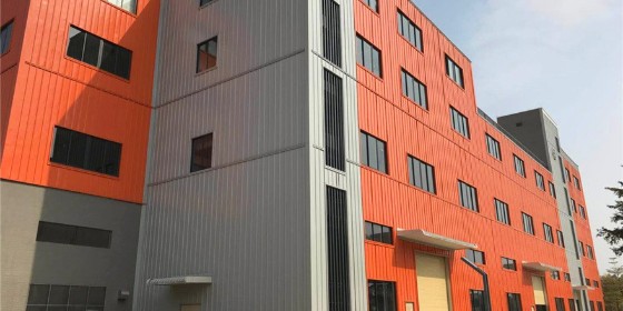 鋼結(jié)構(gòu)廠房圍護(hù)材料應(yīng)該怎么選擇？